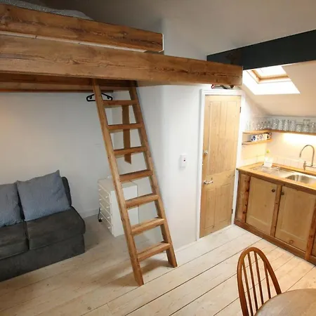 The Cabin Holiday home Bristol